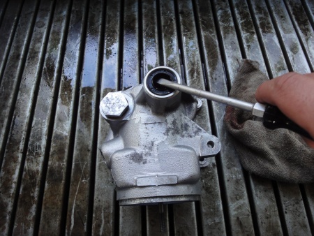 15 Wellendichtring raus.JPG