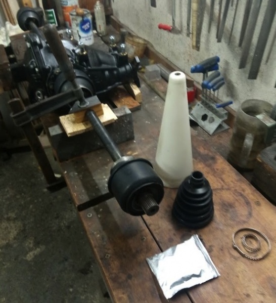 Datei:Diff Manschettenset mit Kegel.jpg