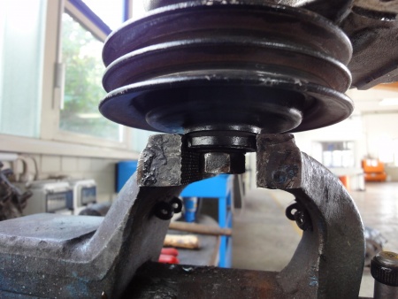 5a Pumpe in Schraubstock.JPG