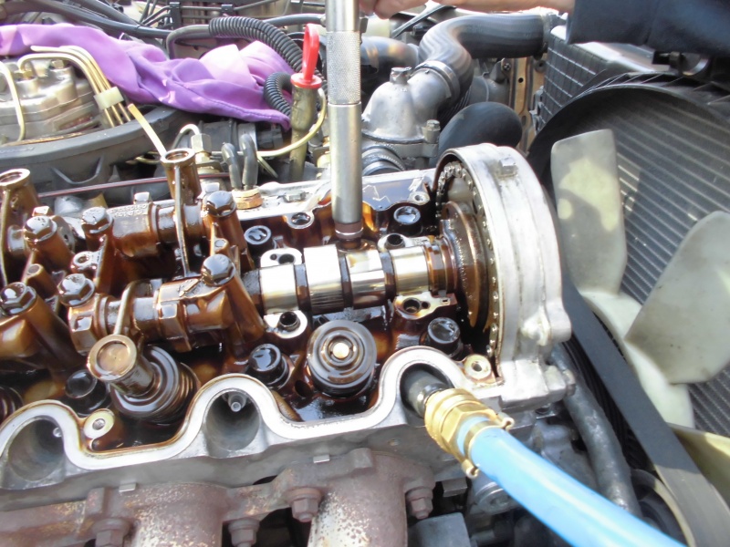 Datei:Neue Ventilschaftdichtung fixieren.JPG