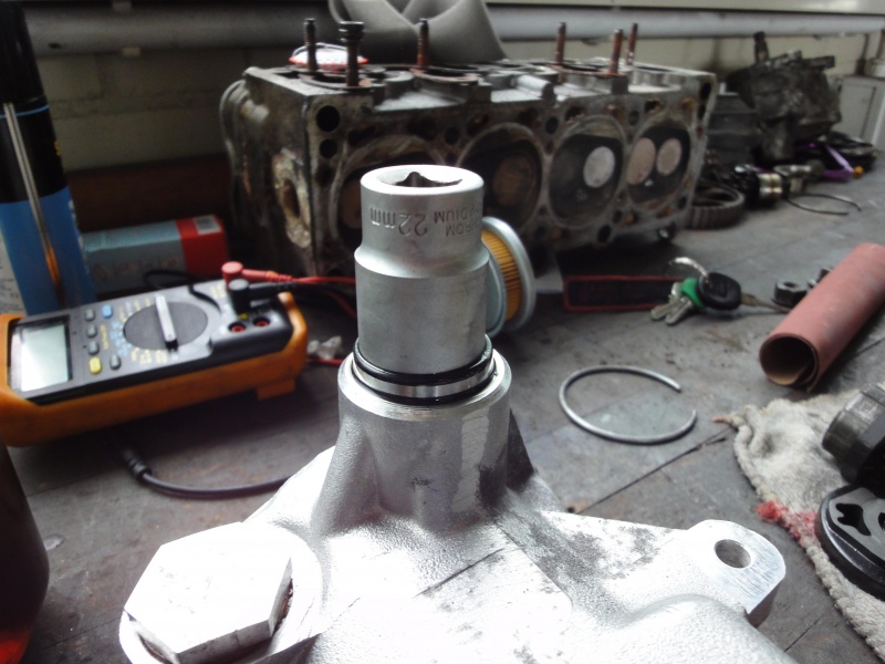 Datei:17 Wellendichtring einschlagen.JPG